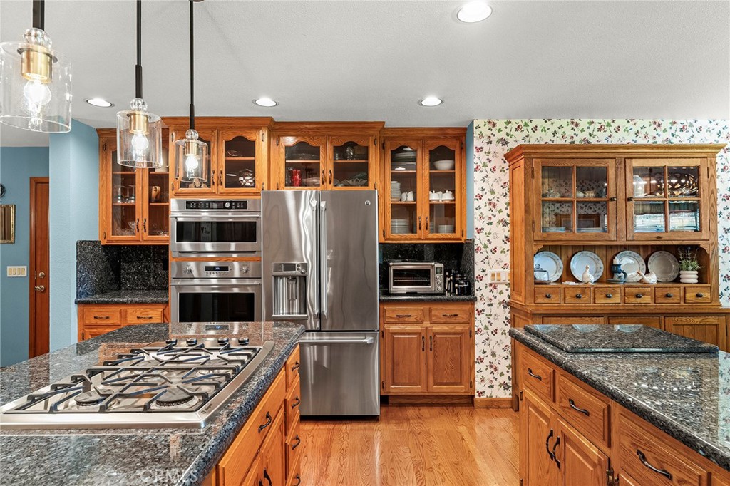 https://media.crmls.org/medias/bb22f699-f41f-44c1-b6e8-8fa57f03cf86.jpg?preset=X-Large