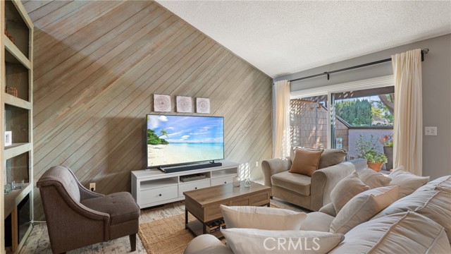 Detail Gallery Image 14 of 31 For 3657 Country Club Dr, Long Beach,  CA 91750 - 2 Beds | 2 Baths