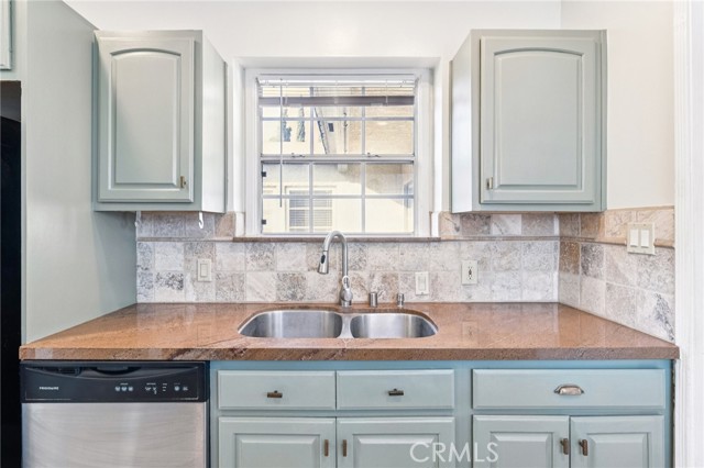 Detail Gallery Image 15 of 34 For 527 S Orchard Dr, Burbank,  CA 91506 - 4 Beds | 1/1 Baths