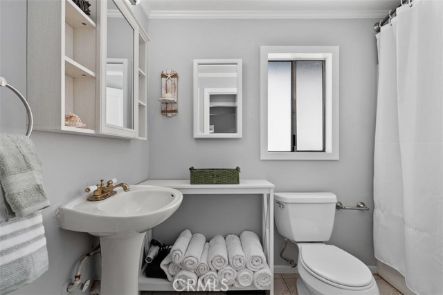Detail Gallery Image 13 of 30 For 1595 Arroyo Drive, Laguna Beach,  CA 92651 - 2 Beds | 1 Baths