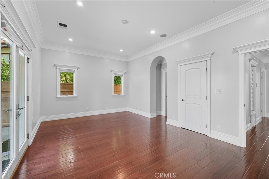 MLS #NP25229140 image #24