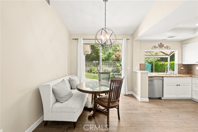 27054 Riversbridge Way, Valencia CA: https://media.crmls.org/medias/bb2425cd-647d-4f61-a6ca-5ff7d5b70fea.jpg