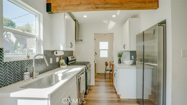 231 W Cedar Avenue, Burbank CA: https://media.crmls.org/medias/bb248074-8024-4ccc-8df6-af4a8a795e87.jpg