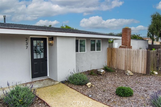 Detail Gallery Image 2 of 20 For 237 N M St, Lompoc,  CA 93436 - 3 Beds | 2 Baths