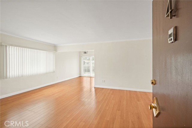 12953 Moorpark Street, Studio City CA: https://media.crmls.org/medias/bb25d54c-be30-4254-ae17-e683f8ad661d.jpg