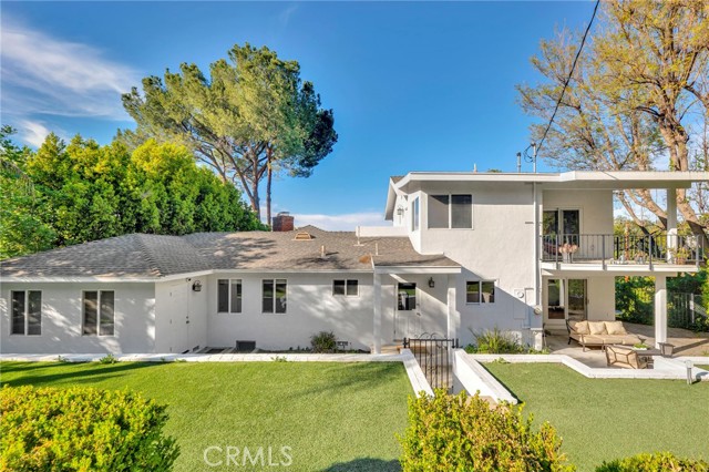 5187 Llano Drive, Woodland Hills CA: https://media.crmls.org/medias/bb262efd-b9b6-4dd5-b333-e5a958c610ab.jpg