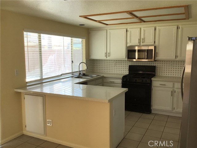 Detail Gallery Image 6 of 11 For 39552 Coral Sky Ct, Murrieta,  CA 92563 - 4 Beds | 3 Baths