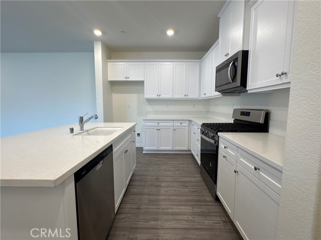 Detail Gallery Image 8 of 21 For 4011 E Coronado Privado, Ontario,  CA 91761 - 3 Beds | 2/1 Baths