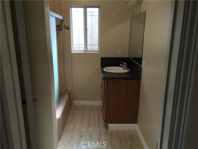 Detail Gallery Image 8 of 11 For 1915 1917 S Orange Dr, Los Angeles,  CA 90016 - – Beds | – Baths