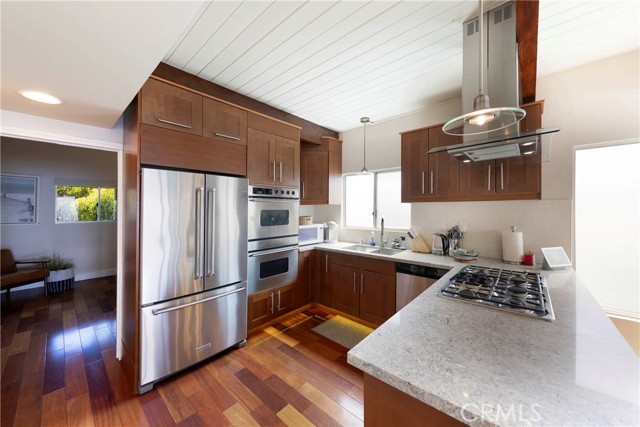 Detail Gallery Image 7 of 29 For 1040 La Mirada St, Laguna Beach,  CA 92651 - 3 Beds | 3 Baths