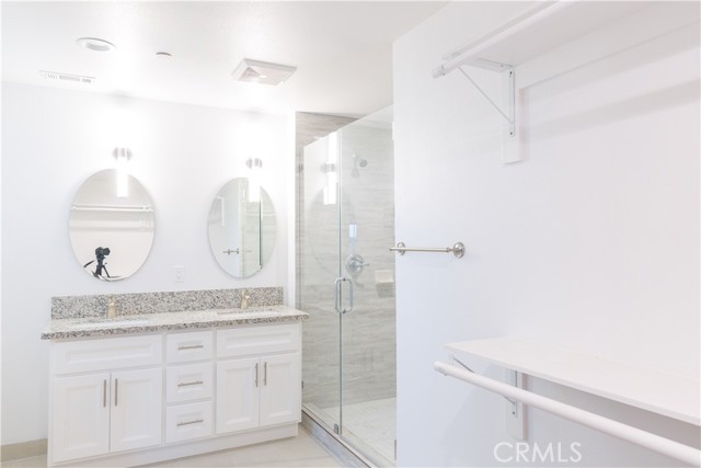 Detail Gallery Image 5 of 16 For 14614 Vanowen, Van Nuys,  CA 91405 - 4 Beds | 5 Baths