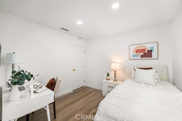 2124 W Flower Avenue, Fullerton CA: https://media.crmls.org/medias/bb2a3221-2839-4172-a8b8-4f628eb4d255.jpg