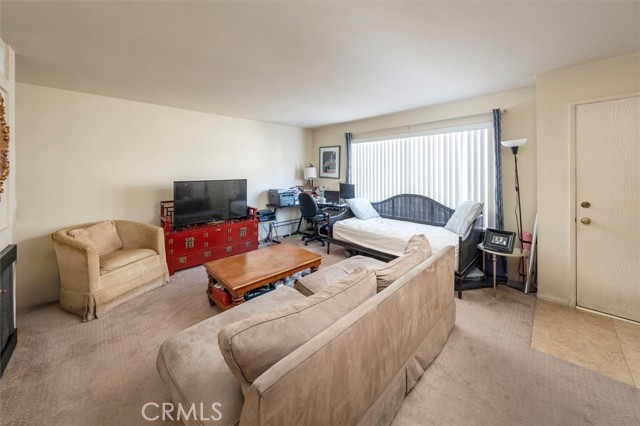 Detail Gallery Image 5 of 25 For 5461 Newcastle Ave #8,  Encino,  CA 91316 - 2 Beds | 2/1 Baths