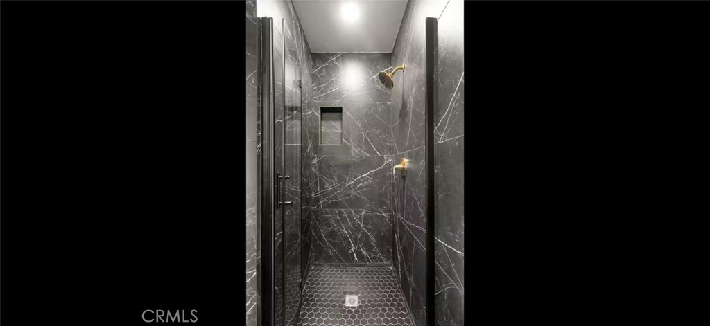 https://media.crmls.org/medias/bb2ce46d-fe80-4ee2-81f1-f956cd160d5e.jpg?preset=X-Large