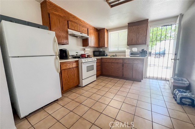 Detail Gallery Image 17 of 37 For 16268 Lorene Dr, Victorville,  CA 92395 - 3 Beds | 3 Baths