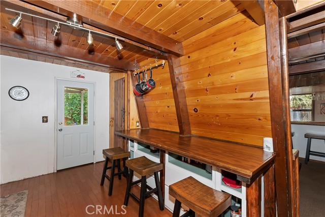 Detail Gallery Image 17 of 46 For 317 W Aeroplane Bld, Big Bear City,  CA 92314 - 4 Beds | 2 Baths