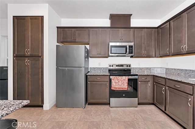 Detail Gallery Image 16 of 41 For 246 Montage, Merced,  CA 95348 - 5 Beds | 4 Baths