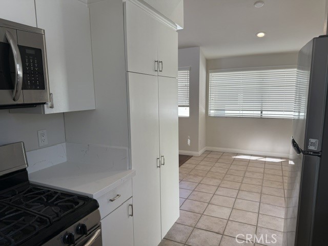22135 Burbank photo 11