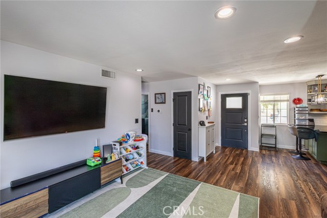 Detail Gallery Image 5 of 25 For 842 Granby, Simi Valley,  CA 93065 - 4 Beds | 2 Baths