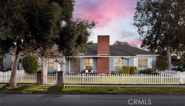 Detail Gallery Image 1 of 46 For 1030 W 19th St, Santa Ana,  CA 92706 - 4 Beds | 3 Baths
