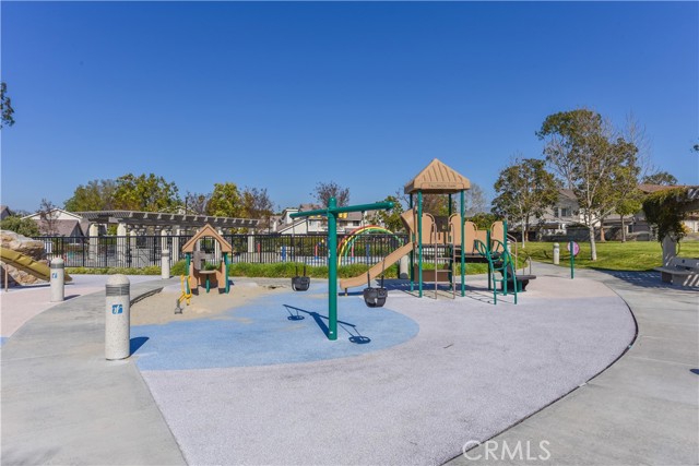 Image 3 of 28 For 44 Fallbrook