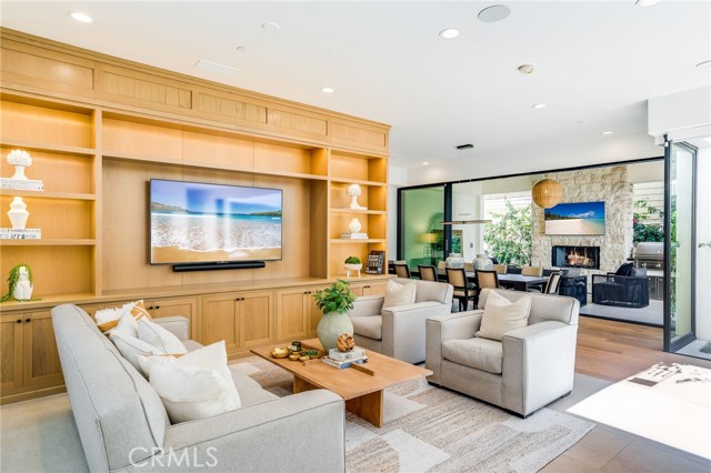 Detail Gallery Image 15 of 45 For 526 Riverside Ave, Newport Beach,  CA 92663 - 5 Beds | 6/1 Baths