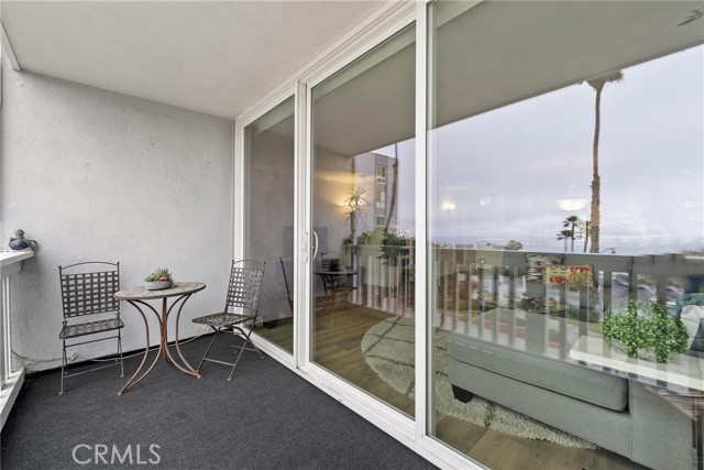 679 The Village, Redondo Beach, California 90277, 2 Bedrooms Bedrooms, ,1 BathroomBathrooms,Residential,For Sale,The Village,PV25002324