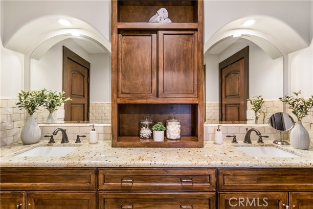 Detail Gallery Image 38 of 65 For 29732 Arroyo Oak Ln, Castaic,  CA 91384 - 5 Beds | 5 Baths