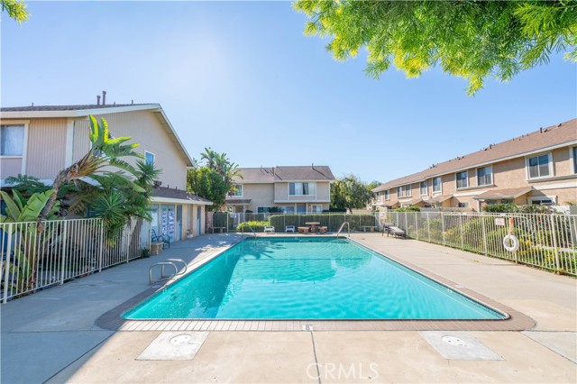 Detail Gallery Image 32 of 34 For 10125 De Soto #45,  Chatsworth,  CA 91311 - 3 Beds | 3 Baths