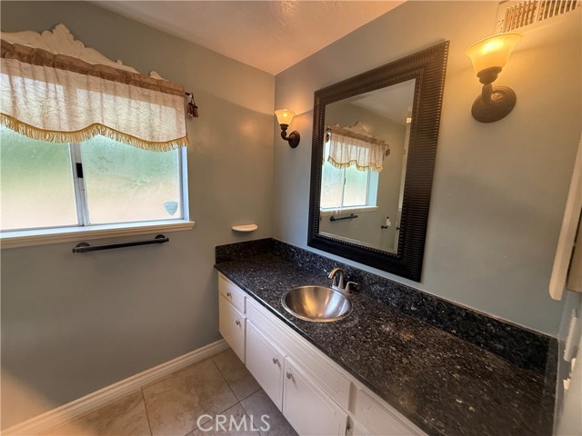Detail Gallery Image 17 of 26 For 25352 Hillary Ln, Laguna Hills,  CA 92653 - 5 Beds | 3 Baths