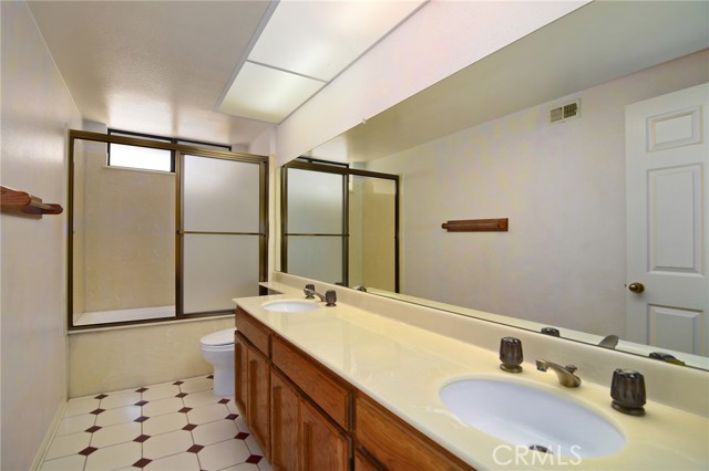 Detail Gallery Image 17 of 24 For 8022 Valley Flores Dr, West Hills,  CA 91304 - 3 Beds | 2 Baths