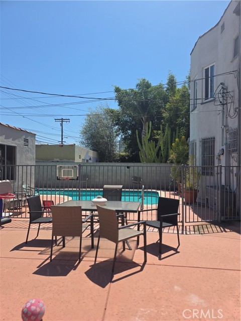238 S Detroit Street, Los Angeles CA: https://media.crmls.org/medias/bb36dc15-b20a-4513-b902-c9c850a38a86.jpg
