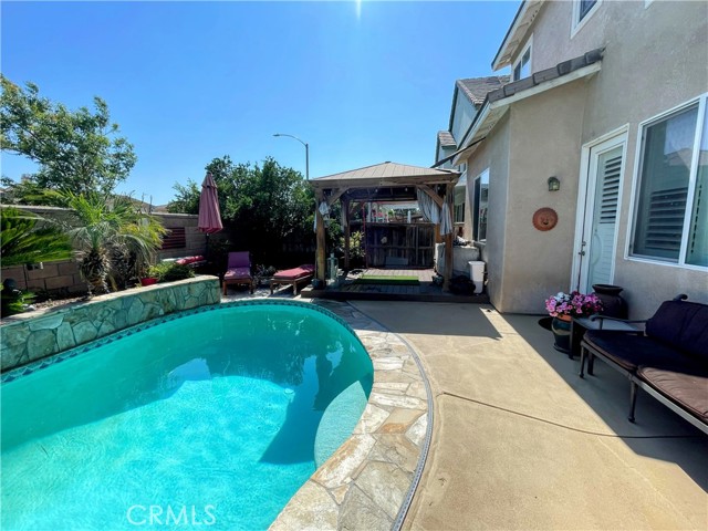 14105 Almond Grove Court, Eastvale CA: https://media.crmls.org/medias/bb36dfa4-7292-4b27-9c70-1c2c64b7e76e.jpg