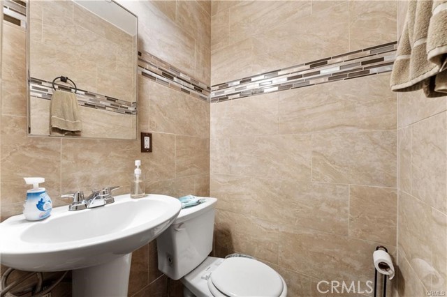 Detail Gallery Image 5 of 26 For 243 E 68th St, Los Angeles,  CA 90003 - – Beds | – Baths