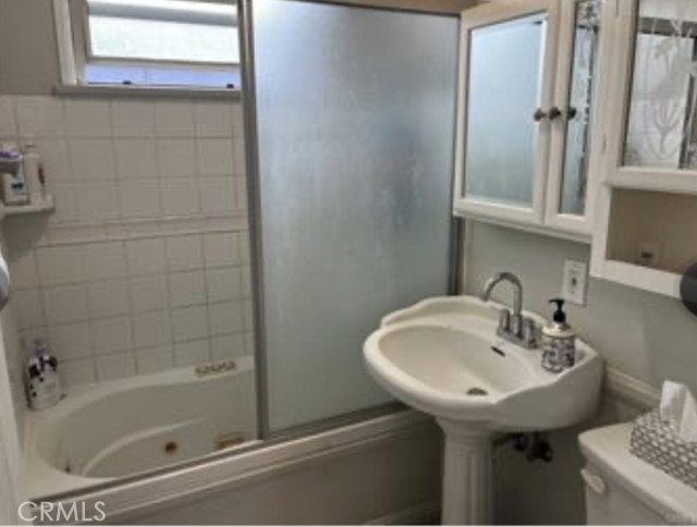 6861 N White Oak Avenue, Reseda (los Angeles), California 91335, 3 Bedrooms Bedrooms, ,2 BathroomsBathrooms,Residential Lease,For Rent,6861 N White Oak Avenue,CRSR25156255