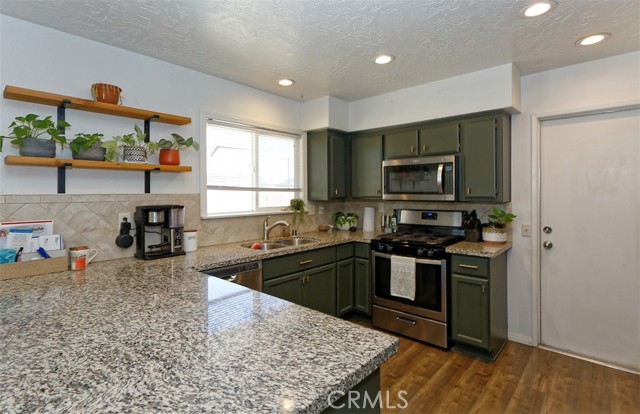 Detail Gallery Image 8 of 26 For 21110 Multnomah Rd, Apple Valley,  CA 92308 - 3 Beds | 2 Baths