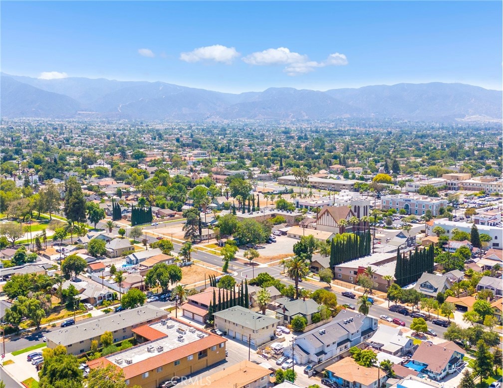 https://media.crmls.org/medias/bb39a384-2050-4233-a4ca-324e7eb356e0.jpg?preset=X-Large