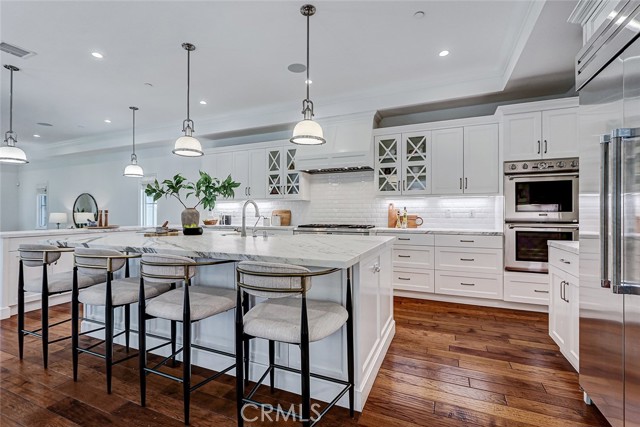 Kitchen Area with Breakfast Countertop Seating