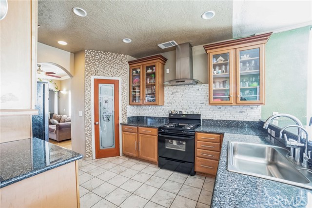 15990 Tinta Road, Apple Valley CA: https://media.crmls.org/medias/bb3b0f9e-f271-4c77-9e01-24c890ce83cf.jpg