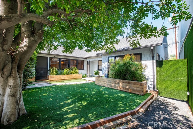 Photo of 23013 Ventura Boulevard, Woodland Hills, CA 91364