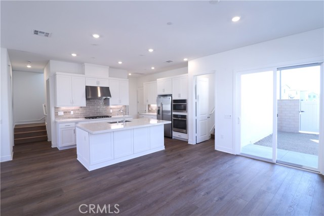 Detail Gallery Image 4 of 26 For 273 Shoveler, Irvine,  CA 92618 - 5 Beds | 4 Baths