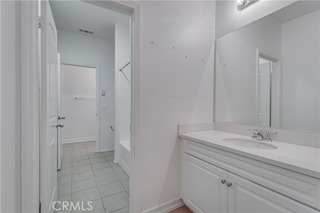 Detail Gallery Image 25 of 44 For 5005 Silvery Jewel, Bakersfield,  CA 93313 - 5 Beds | 3/1 Baths