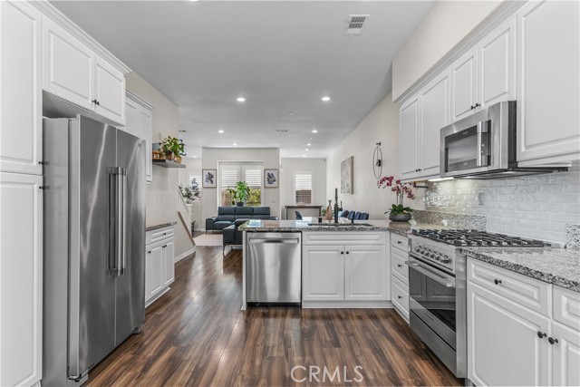 Detail Gallery Image 12 of 54 For 135 Neptune, Irvine,  CA 92618 - 2 Beds | 2/1 Baths