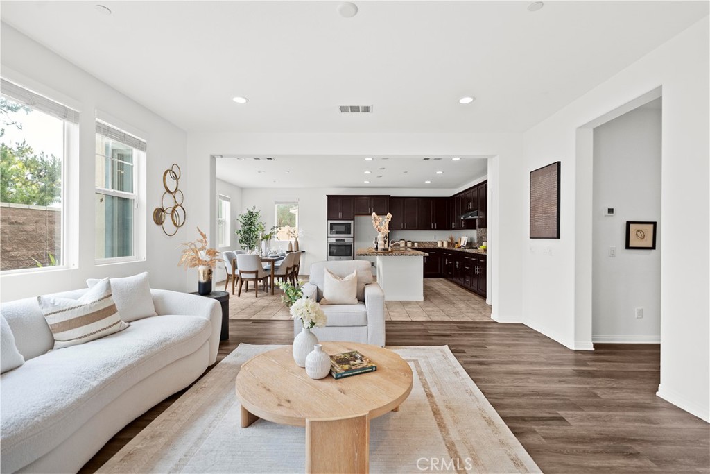 MLS #WS25110783 img 6