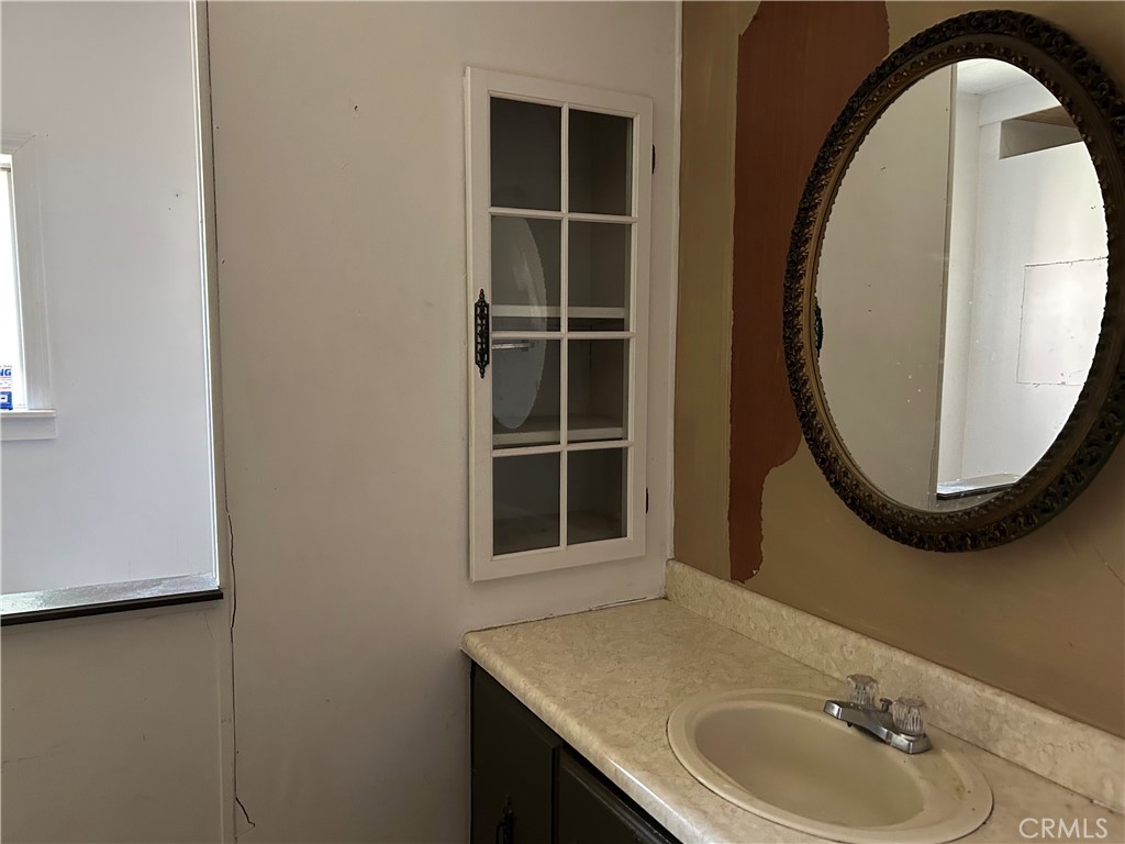 https://media.crmls.org/medias/bb3d5782-dd33-4ed1-adf8-ed08d5bc4094.jpg?preset=X-Large