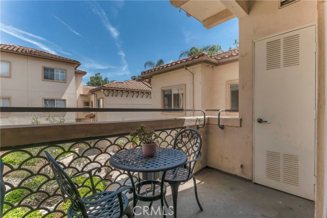 Detail Gallery Image 14 of 30 For 3003 W Riverside Dr #201,  Burbank,  CA 91505 - 2 Beds | 2 Baths