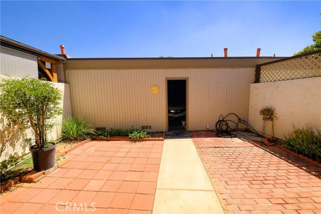 5132 Aspen Drive, Montclair CA: https://media.crmls.org/medias/bb3e1bcf-0008-4096-b648-cd1a4516fc6d.jpg