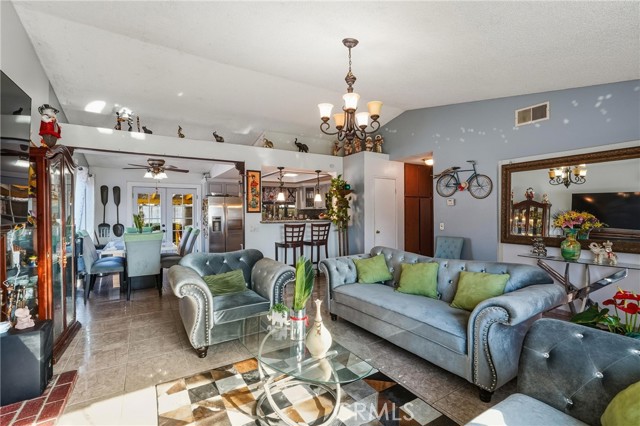 Detail Gallery Image 7 of 27 For 10531 Elm, Bloomington,  CA 92316 - 3 Beds | 2 Baths