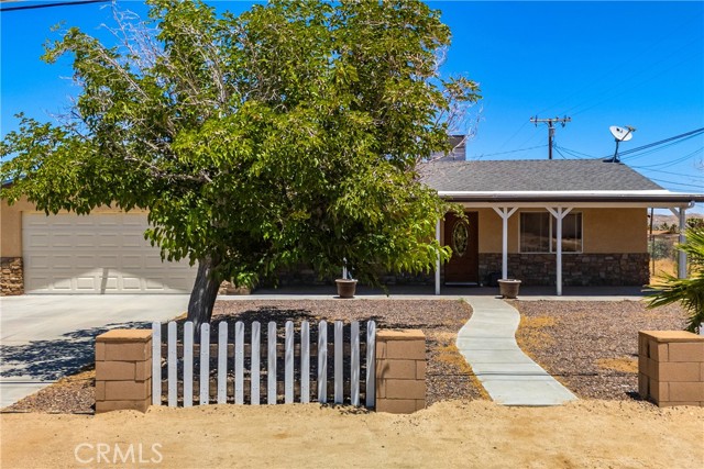 Detail Gallery Image 5 of 43 For 56990 Navajo Trl, Yucca Valley,  CA 92284 - 2 Beds | 2 Baths