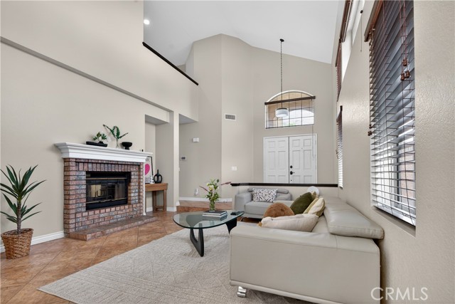 Detail Gallery Image 6 of 51 For 4997 Agate, Chino Hills,  CA 91709 - 3 Beds | 2/1 Baths